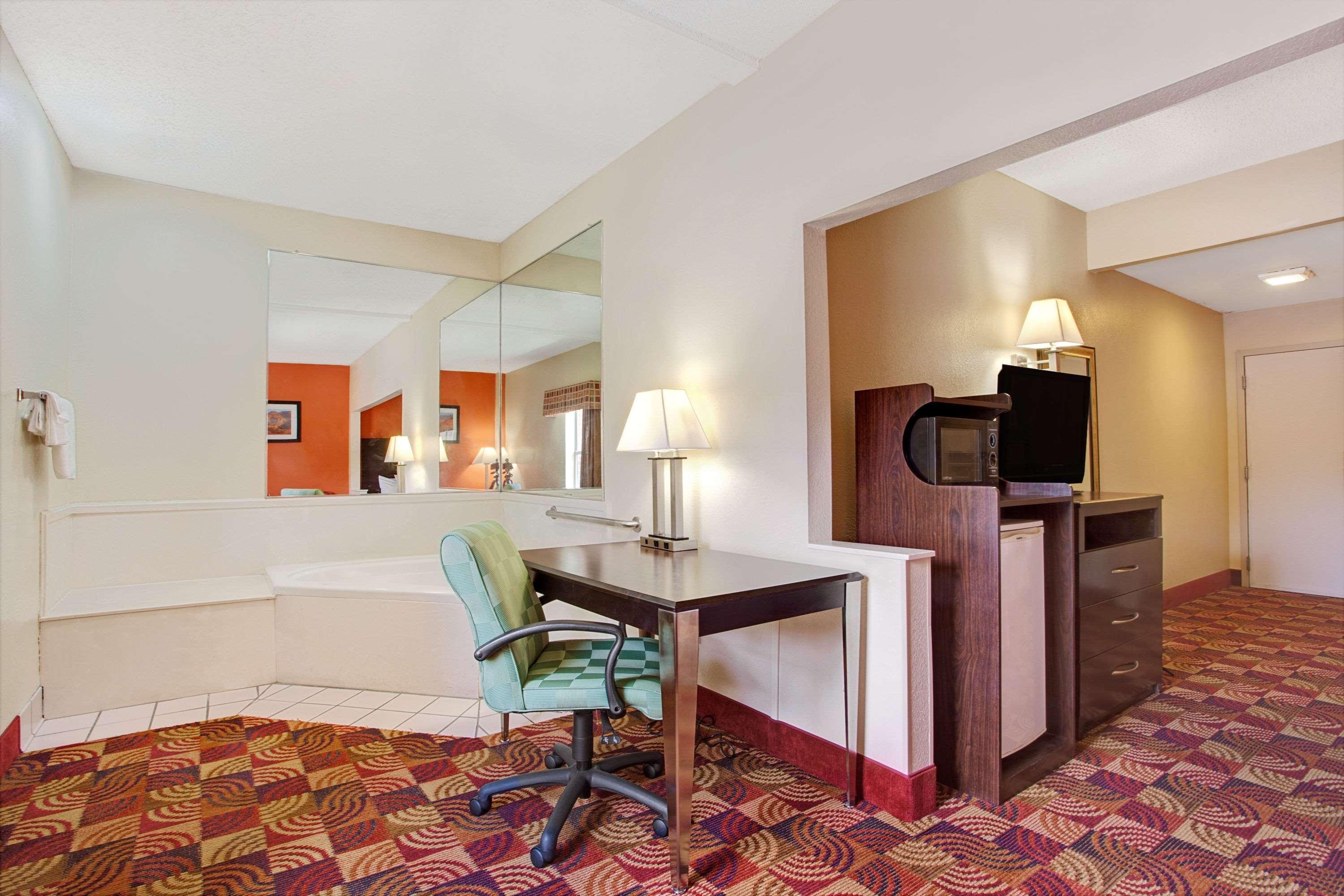 Days Inn & Suites By Wyndham Ridgeland Exterior foto